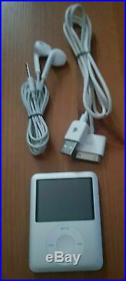 4GB Apple iPod Nano 3rd Generation With A Bush Portable CD Player/Radio Boombox