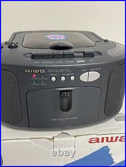 AIWA VINTAGE PORTABLE BOOMBOX RADIO/CD PLAYER CASSETTE RECORER WithBOX