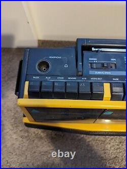 Magnavox D-8300 Dual Deck Stereo Radio Recorder Boombox NEEDS REPAIR AS IS