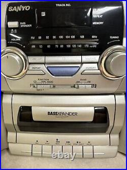 Vintage Sanyo Boombox CWM-340 Am/Fm Cassette CD Removable Speakers Bass Expander