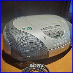 Vintage Sony Portable Radio Cassette/CD Player Boombox CFD-S300 Silver withCord